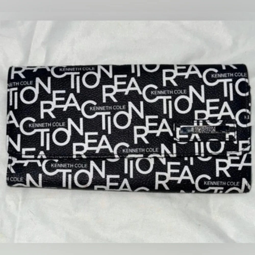 Kenneth Cole Tri-Fold Long Wallet With Logo All Over In Black & White